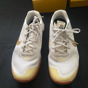 Nike Men's White Athletic Sneakers